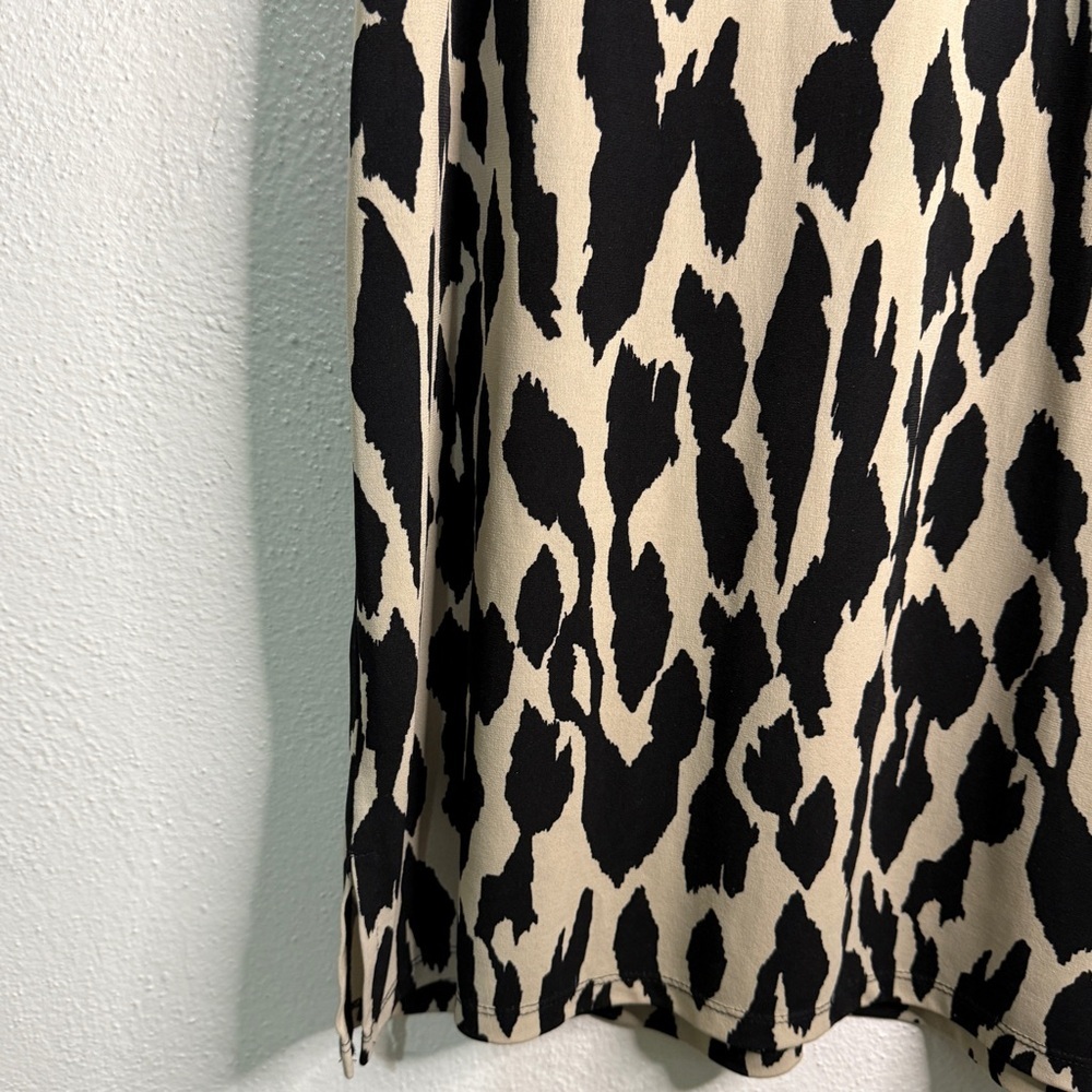 Sandra Darren Black and Cream Animal Print Shift Dress. Sz 10. - Picture 4 of 9